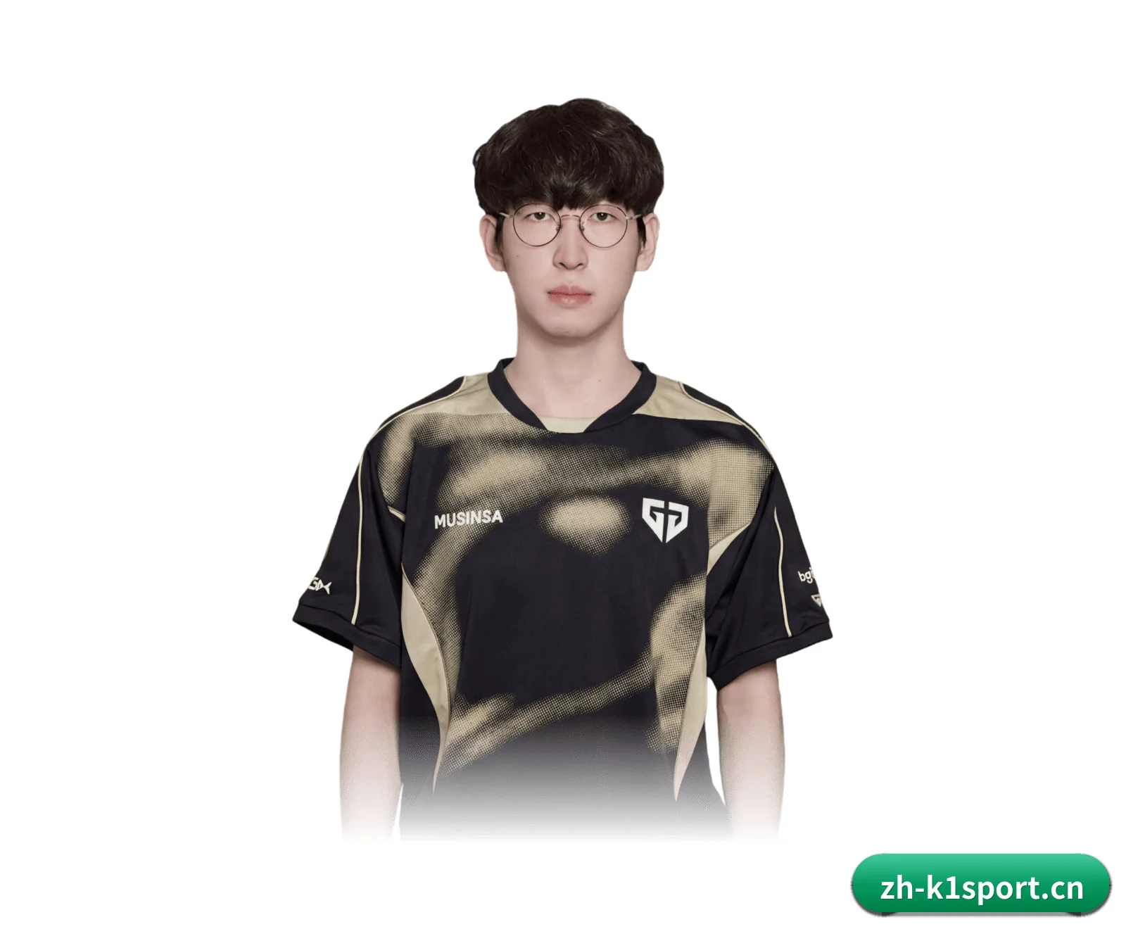 从开球哨音提示到万字战术解剖的全链路护航 - 多运动项目内容板块